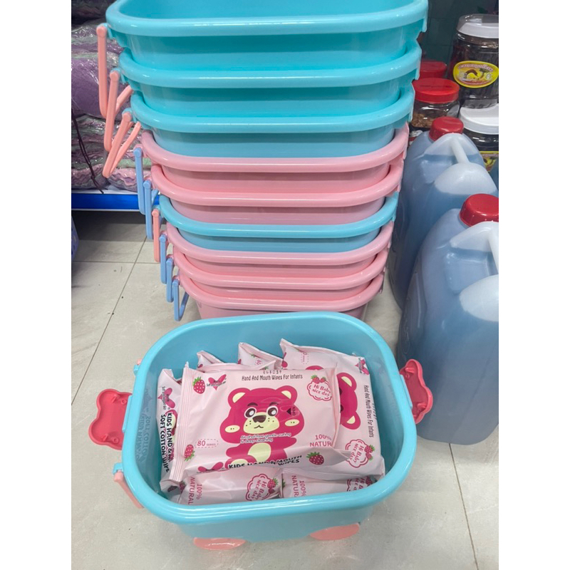 COMBO 10 GÓI KHĂN ƯỚT TẶNG KÈM THÙNG NHỰA CÓ BÁNH XE SIÊU ĐÁNG YÊU