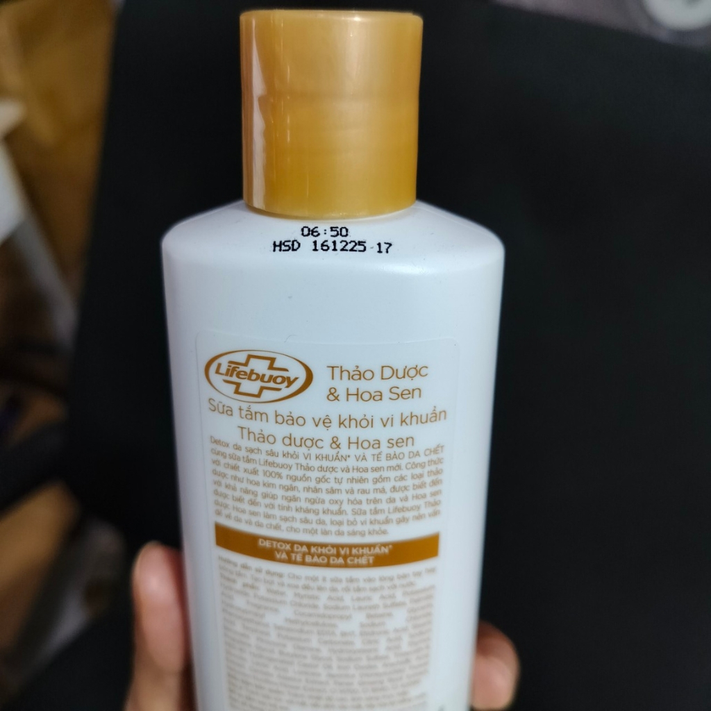 Sữa tắm Lifebuoy Detox Thảo Dược & Hoa Sen 200g