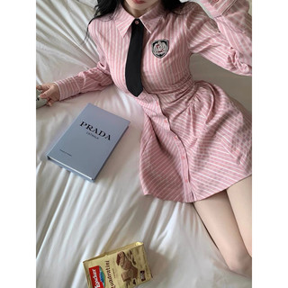 Váy sơmi kẻ phối caravat