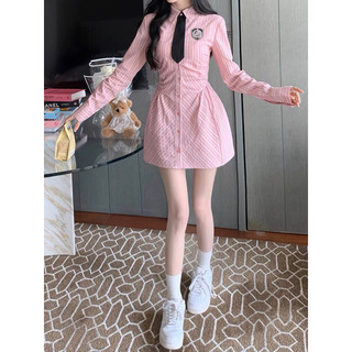 Váy sơmi kẻ phối caravat