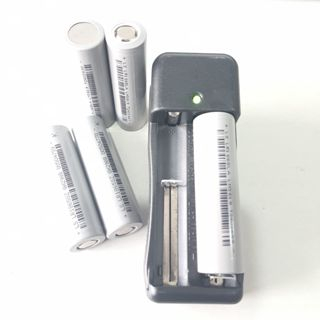 Bộ sạc pin 18650 dùng nguồn 220V sạc nhanh có đèn led phù hợp với pin lithium 18650/18350/16340/14500
