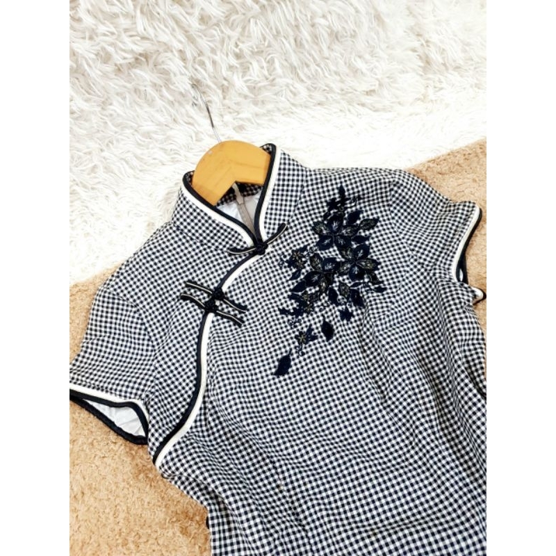 Sườn xám  form A kẻ caro, xẻ tà, cotton lót nylon, size M, 2hand/used, 2817 có lỗi