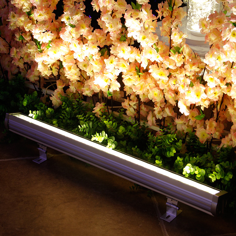 Đèn led thanh hắt ngoài trời dài 1m, điện 220v, thân nhôm, chống nước, nhiều công suất BH 24 tháng