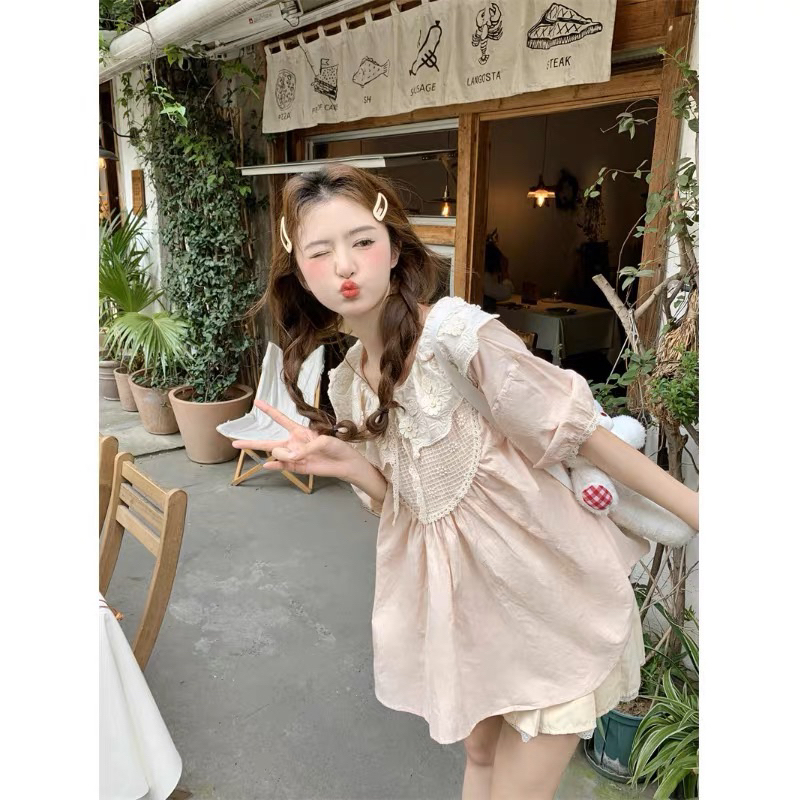 Áo sơ mi nữ cổ viền búp bê thêu hoa hồng nhạt tay phồng phong cách dễ thương