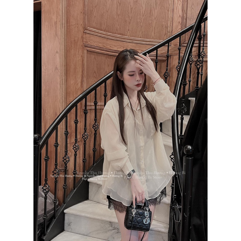 Áo sơmi tơ xẻ vạt dập ly lưng