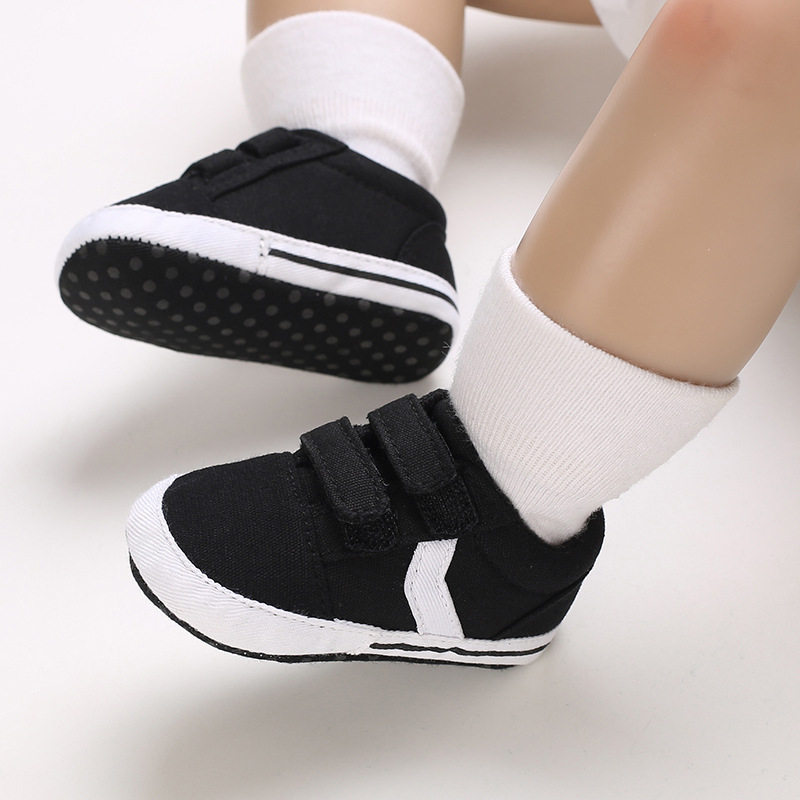 Giày tập đi cho bé đế mềm khóa dán dành cho bé tầm 0 - 13 tháng