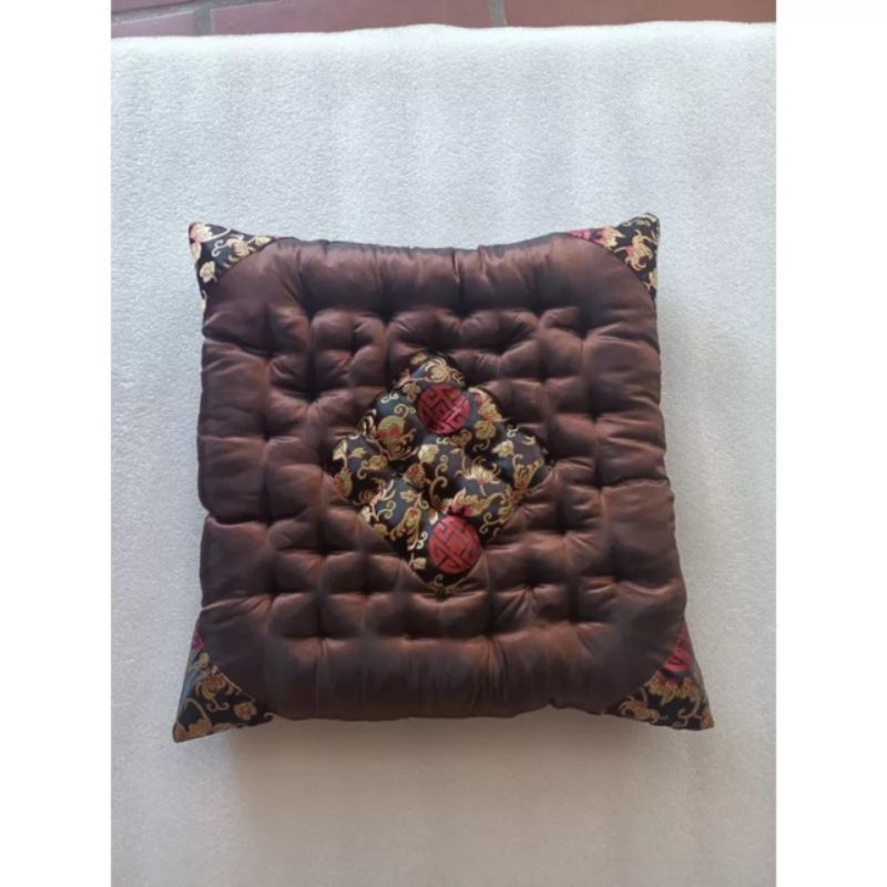 Đệm ngồi bệt vuông thêu gấm lụa kích thước 40×40cm sẵn
