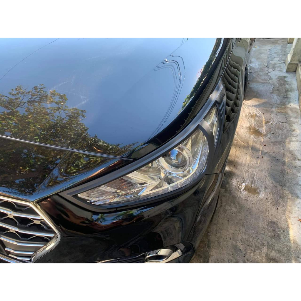 Ốp viền đèn pha Accent 2019-2020 nhựa abs vân carbon và đen nhám
