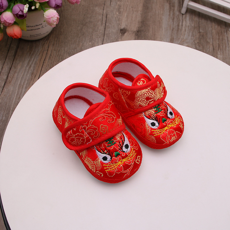 Giày Tập Đi Màu Đỏ Hoạt Hình Đáng Yêu Dành Cho Bé 0-12 Tháng