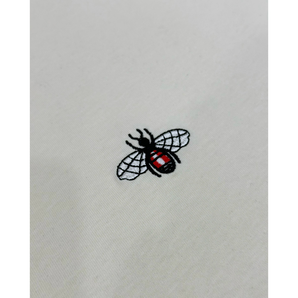 Áo Phông G.C Họa Tiết Chữ G.U.C.C.I Thêu Trước Ngực - Áo Phông G.C Thêu Ong Chât Liệu Vải Cotton Mịn