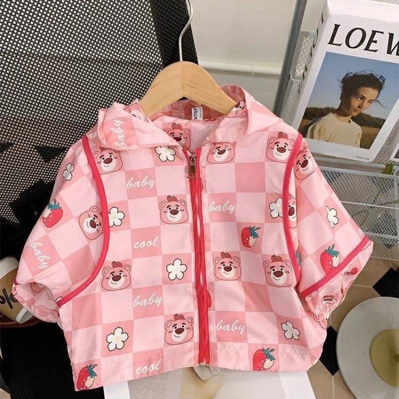 BÁN SỈ ÁO KHOÁC GIÓ BÉ GÁI MŨ LIỀN KẺ HỒNG GẤU DÂU