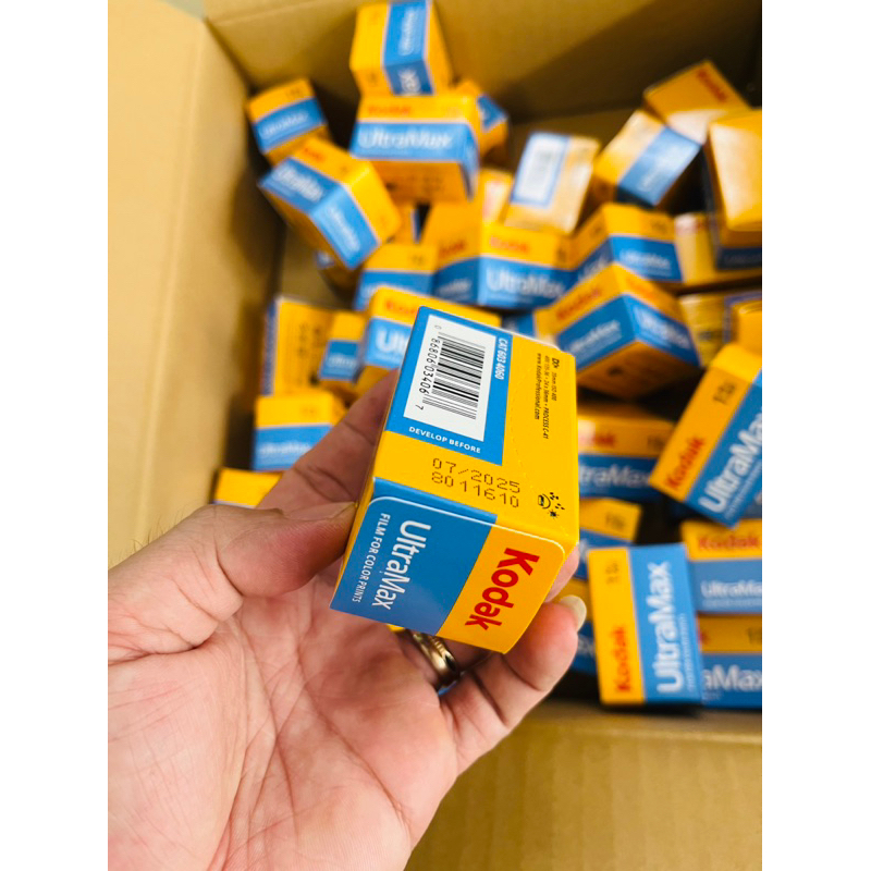 Kodak Ultramax 400 36exp Date 10/2025 Phiên bản mới film 35mm loại hộp lẻ Single box 1 hộp có 1 cuộn
