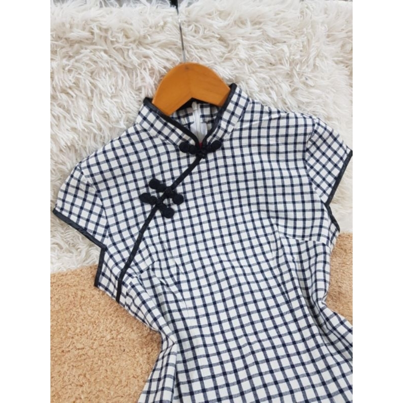 Sườn xám  body kẻ caro, vải xô 1 lớp, không co giãn, size M, 2hand/used, 2809