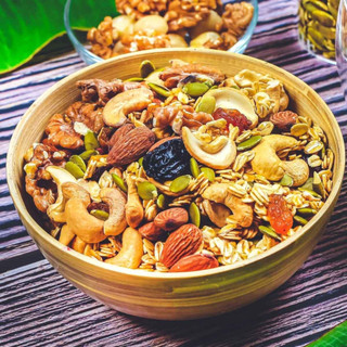 Hạt ngũ cốc granola truyền thống 500g tặng 1 bộ bát gáo dừa tráng men giảm cân tốt cho sức khoẻ