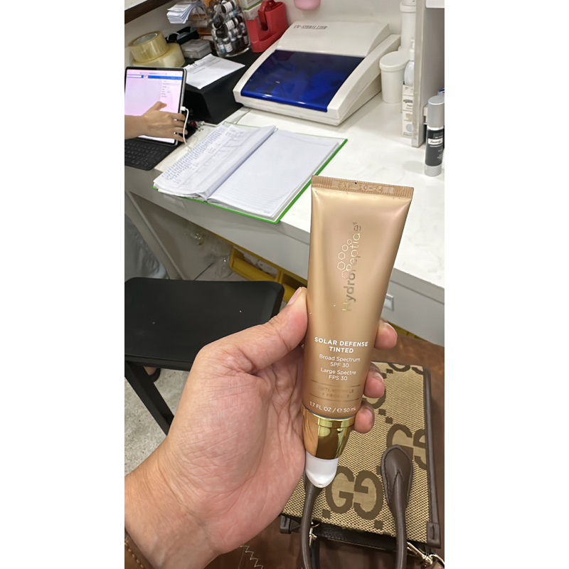 SALE KCN đổi màu như kem nền HydroPeptide SPF30 50ml. Tặng 5 samples Calm Phasilab trị giá 250k