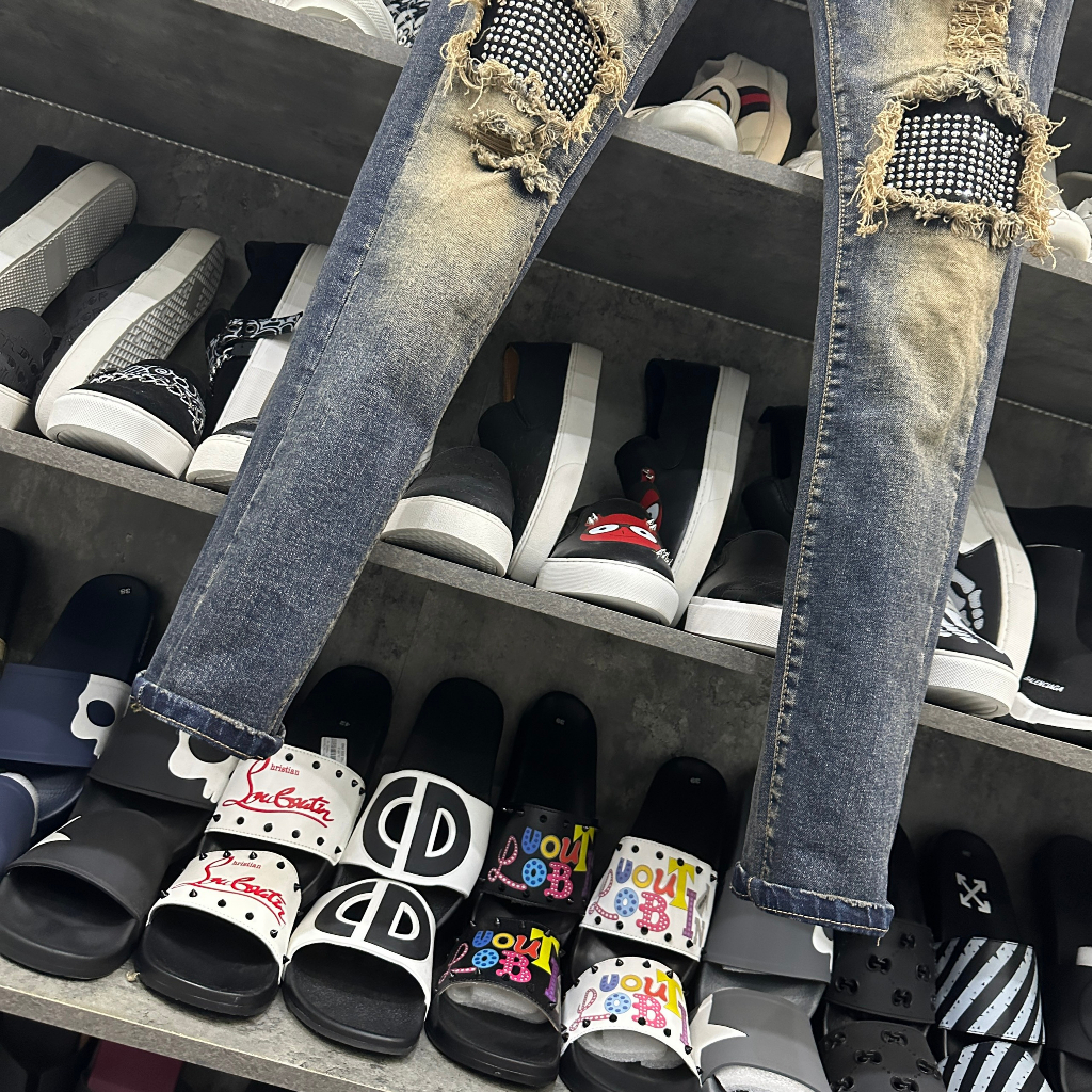 Quần Jean Nam AMIRI Đính Đá 4 Khuy Xanh Rêu Phối Loang Vàng, Quần bò nam đính đá bản rách xước  Hottrend 2023