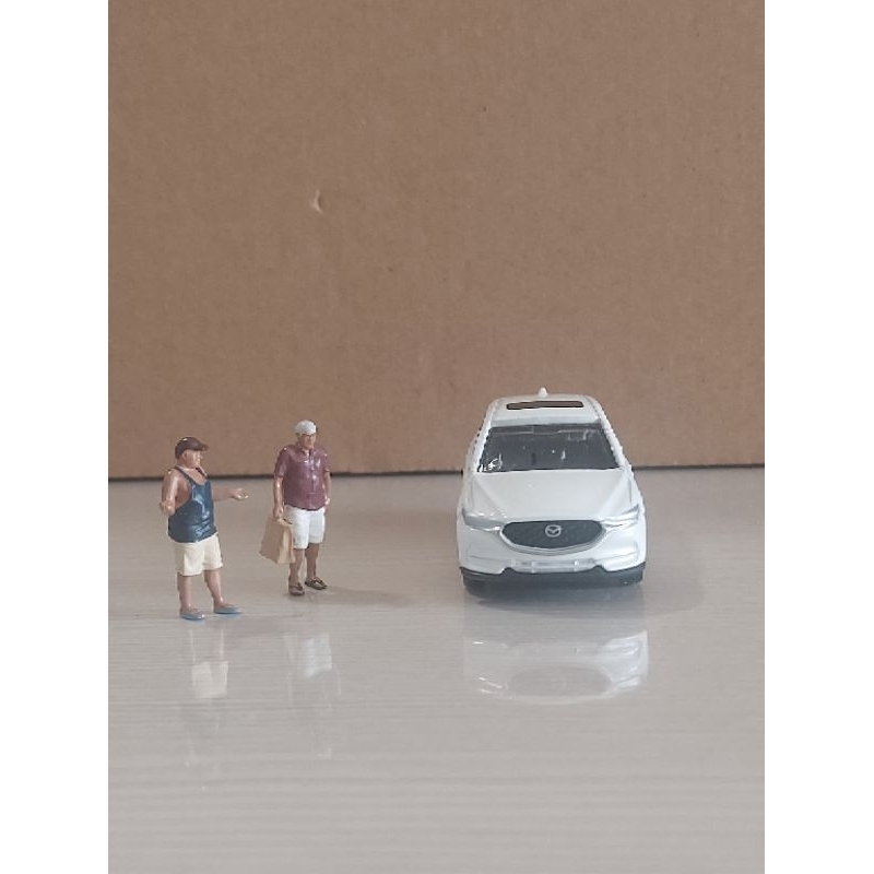 Mô hình xe Mazda Cx5 tomica Nhật Bản màu trắng.