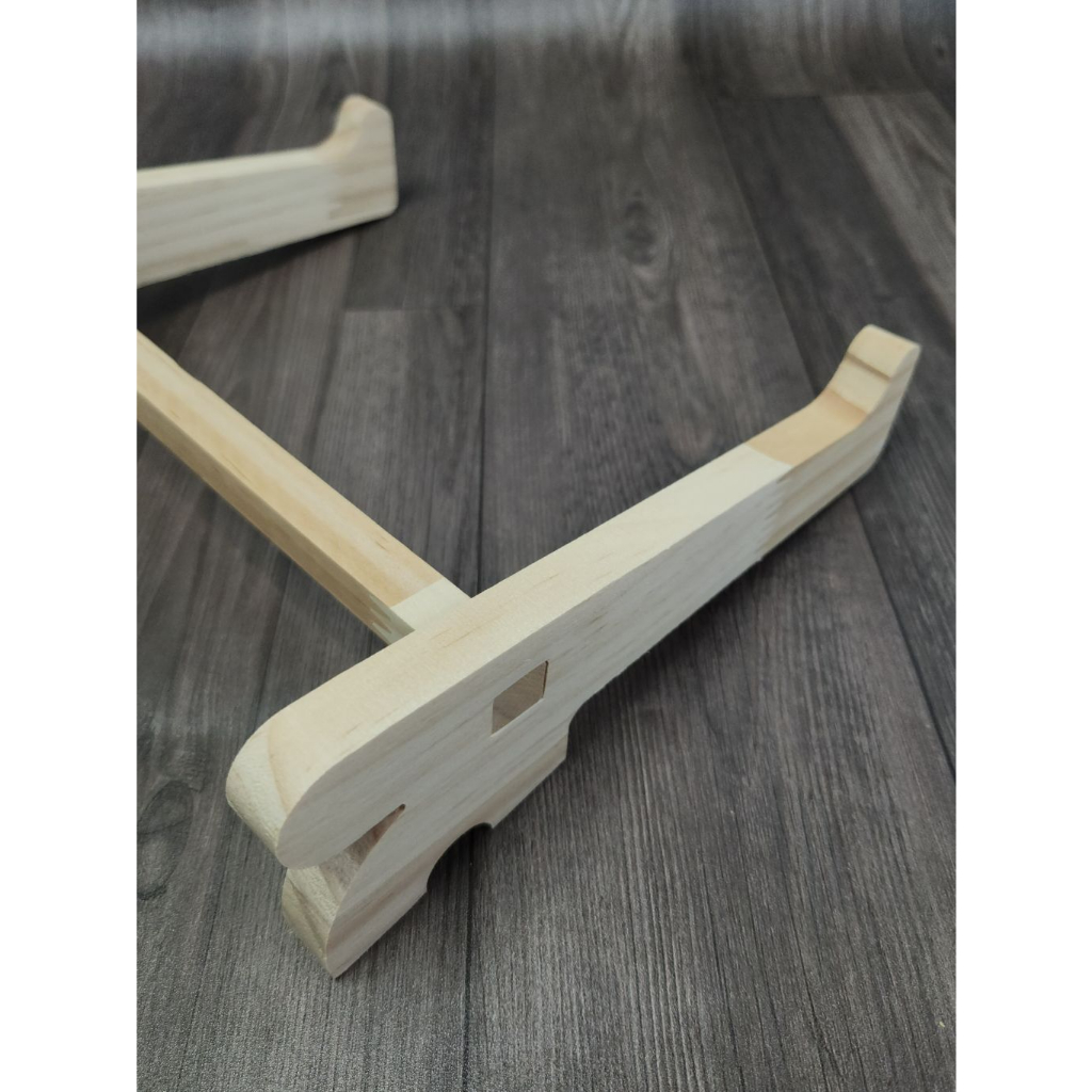 Giá đỡ laptop gỗ tự nhiên 1 tầng siêu chắc có thanh chốt cố định - Spa Laptop