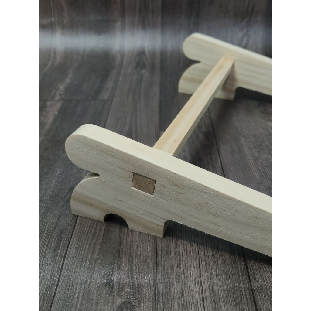 Giá đỡ laptop gỗ tự nhiên 1 tầng siêu chắc có thanh chốt cố định - Spa Laptop