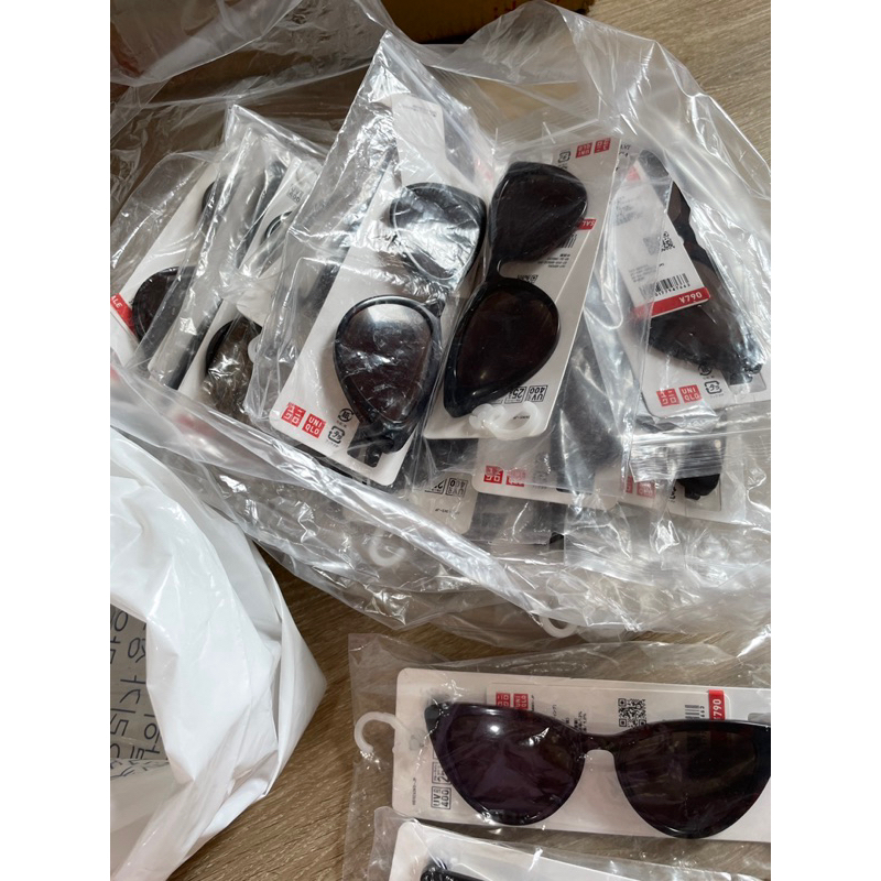 Kính mắt mèo Uniqlo tag Nhật