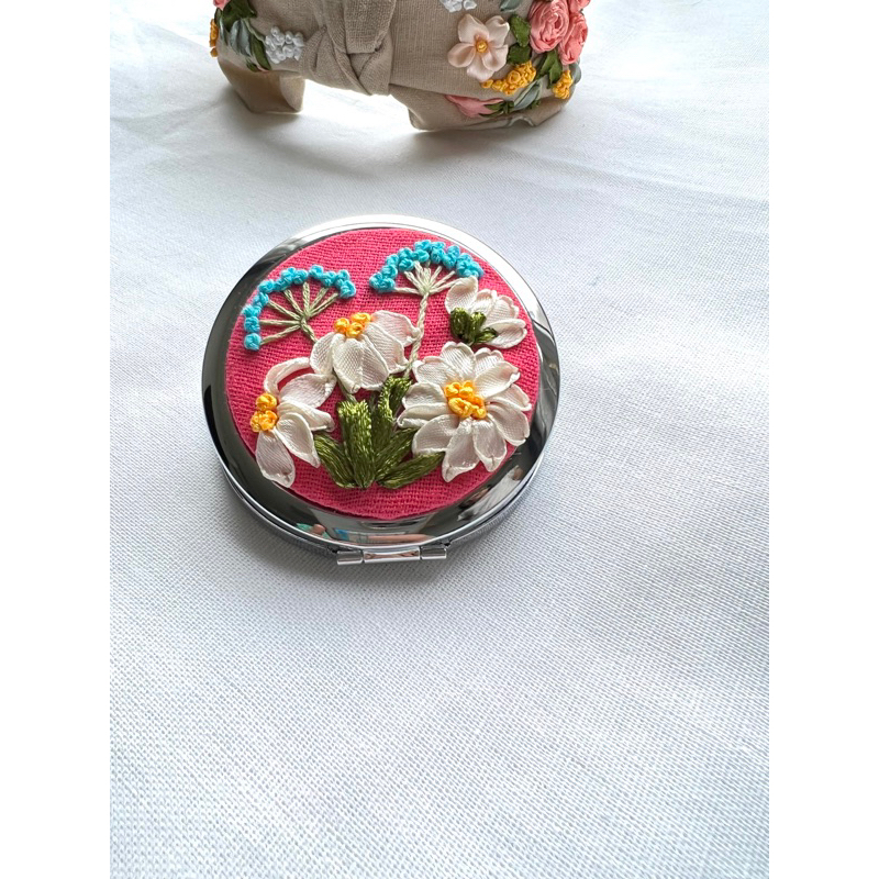 Gương thêu bỏ túi mini Handmade by Chang
