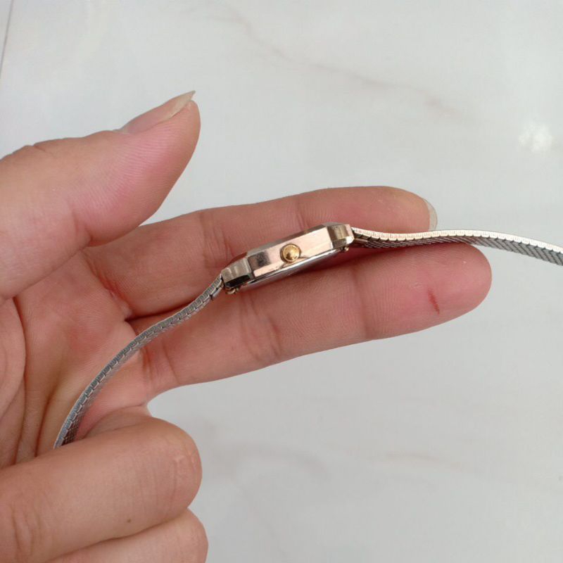 Đồng hồ si nhật nữ mặt tank vuông hiệu CROTON dây lụa mạ vàng 10k