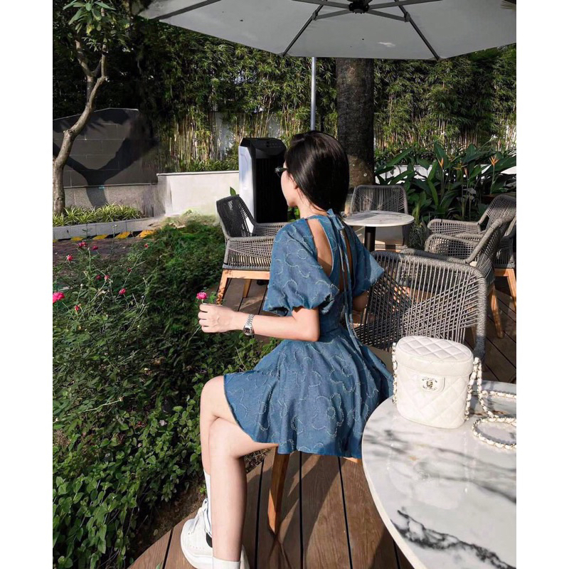 ĐẦM TAY NGẮN KHOÁT NGỰC XOÈ