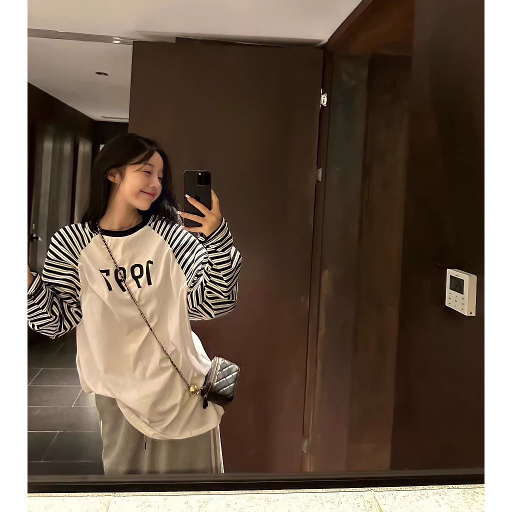 Áo Thun Nữ Tay Phối Kẻ 1997 🦋 Áo Nữ Dáng Thụng Dài Tay Cổ Tròn Phối Màu In Hình 🦋