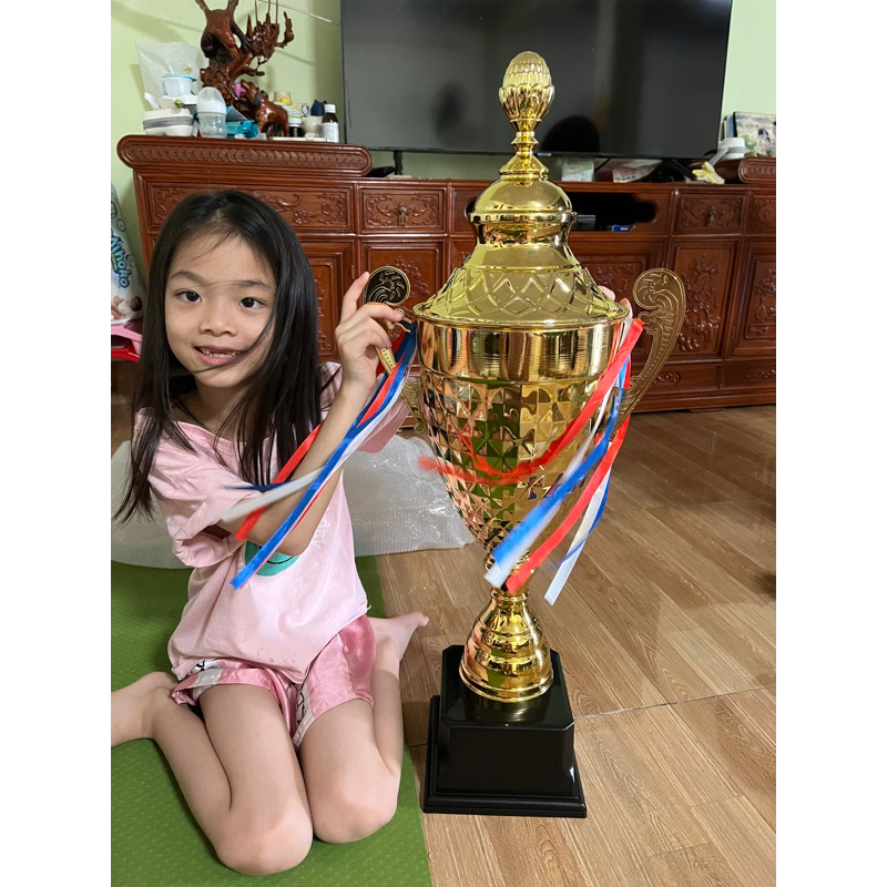 Cúp thể thao bóng đá kim loại khủng lồ