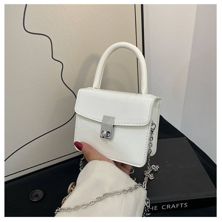 Túi xách nữ xách tay da sần kèm quai xích trắng đeo chéo khóa xoay thời thượng LK292