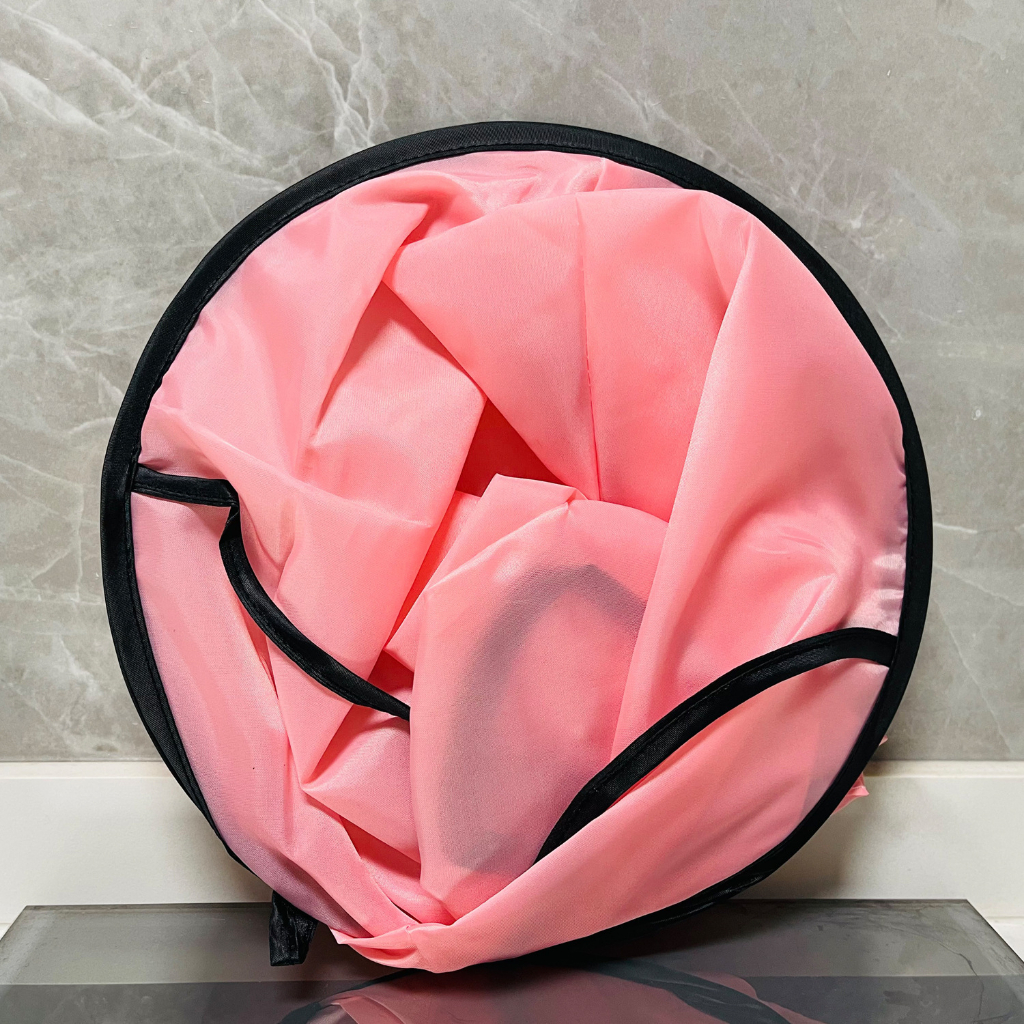 Áo choàng cắt tóc cho bé gấp gọn tiện dụng, giúp ngăn dính tóc vào người