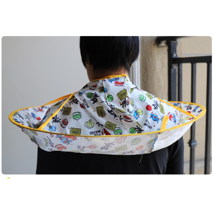 Áo choàng cắt tóc cho bé gấp gọn tiện dụng, giúp ngăn dính tóc vào người