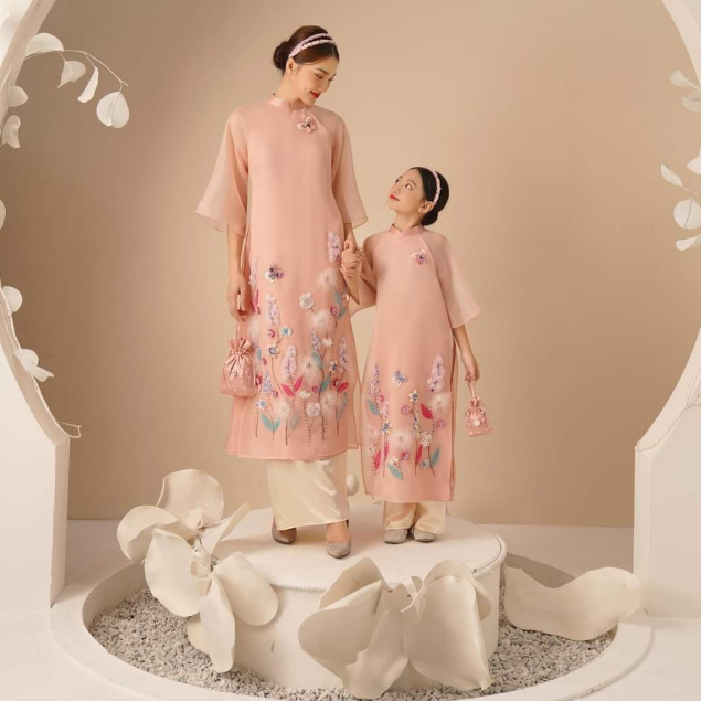 Áo dài mẹ và bé, áo dài cách tân Hồng Hoa chất tơ organza thiết kế 4 tà đính kết thủ công nổi bật - Áo dài ST - ST07