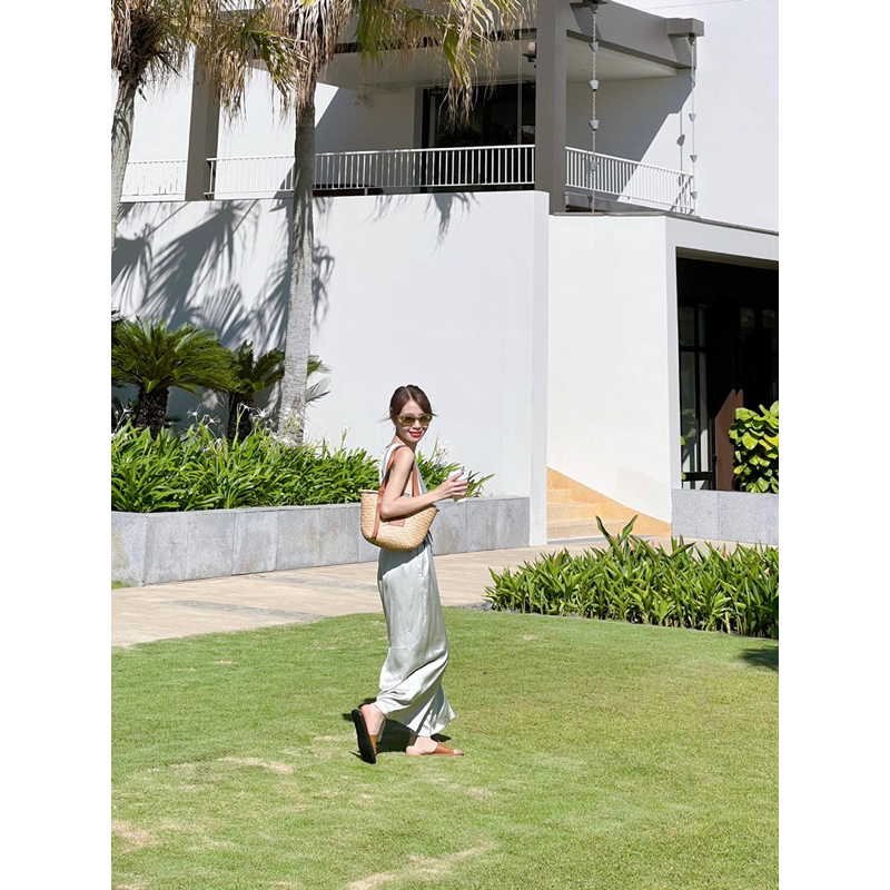 Ruly.studio - Đầm lụa form dài xẻ tà