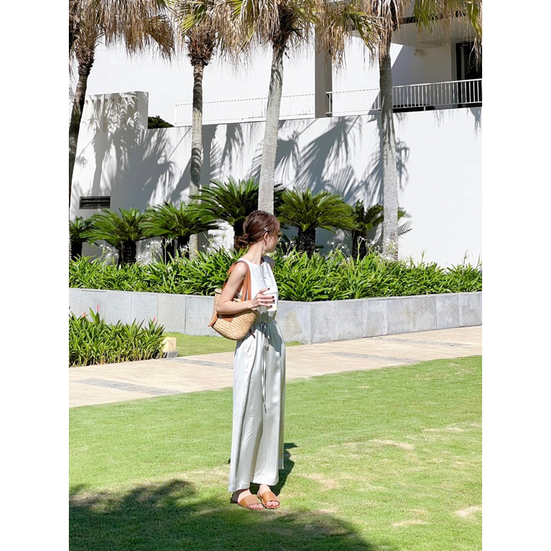 Ruly.studio - Đầm lụa form dài xẻ tà