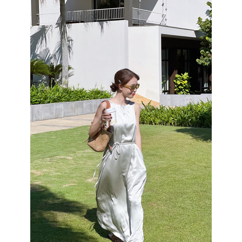 Ruly.studio - Đầm lụa form dài xẻ tà