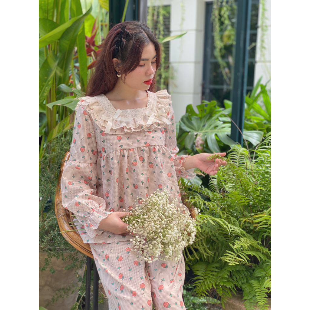 Đồ bộ mặc nhà/ bộ ngủ nơ bèo dài tay họa tiết trái dâu phong cách tiểu thư ngọt ngào