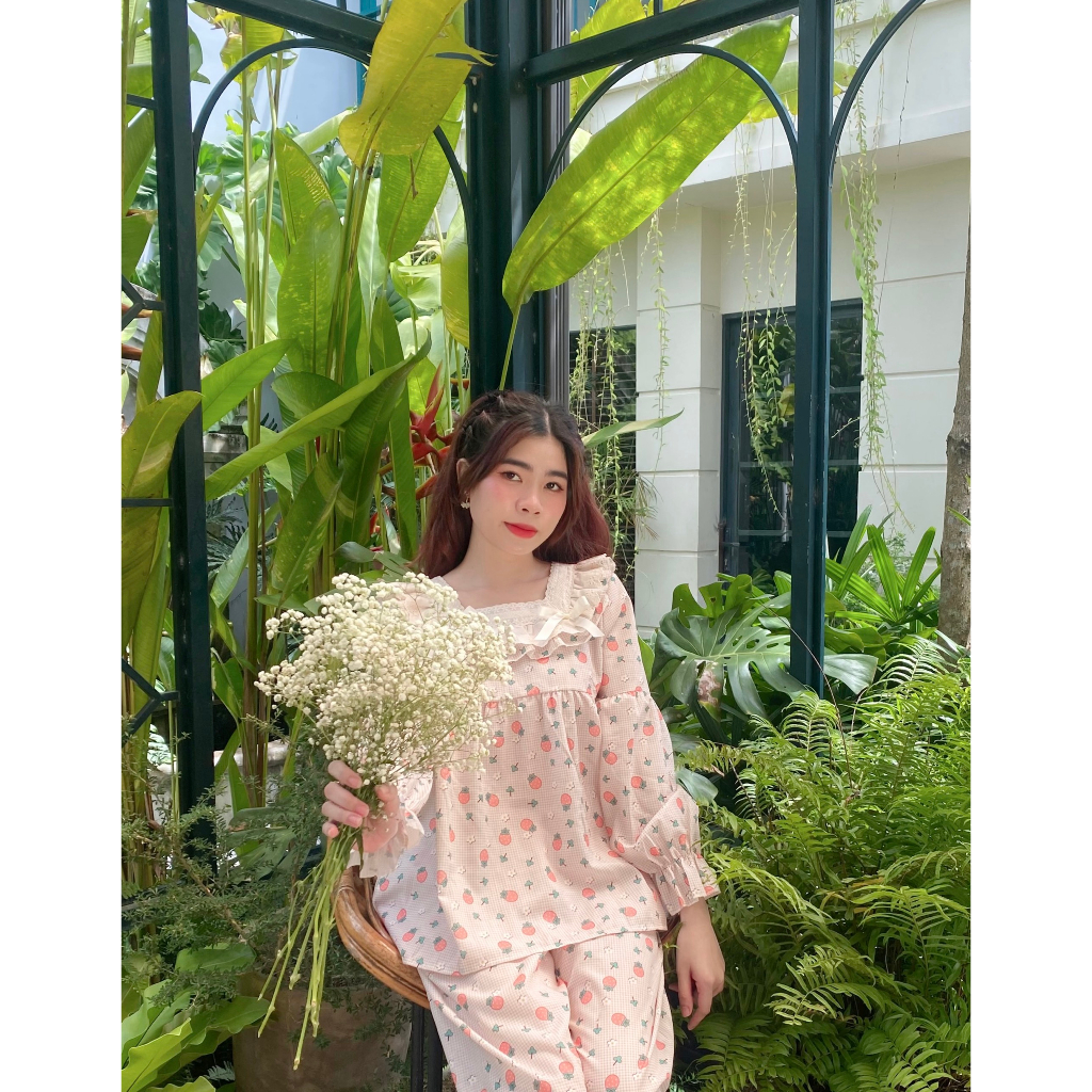 Đồ bộ mặc nhà/ bộ ngủ nơ bèo dài tay họa tiết trái dâu phong cách tiểu thư ngọt ngào