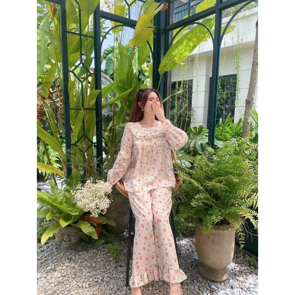 Đồ bộ mặc nhà/ bộ ngủ nơ bèo dài tay họa tiết trái dâu phong cách tiểu thư ngọt ngào