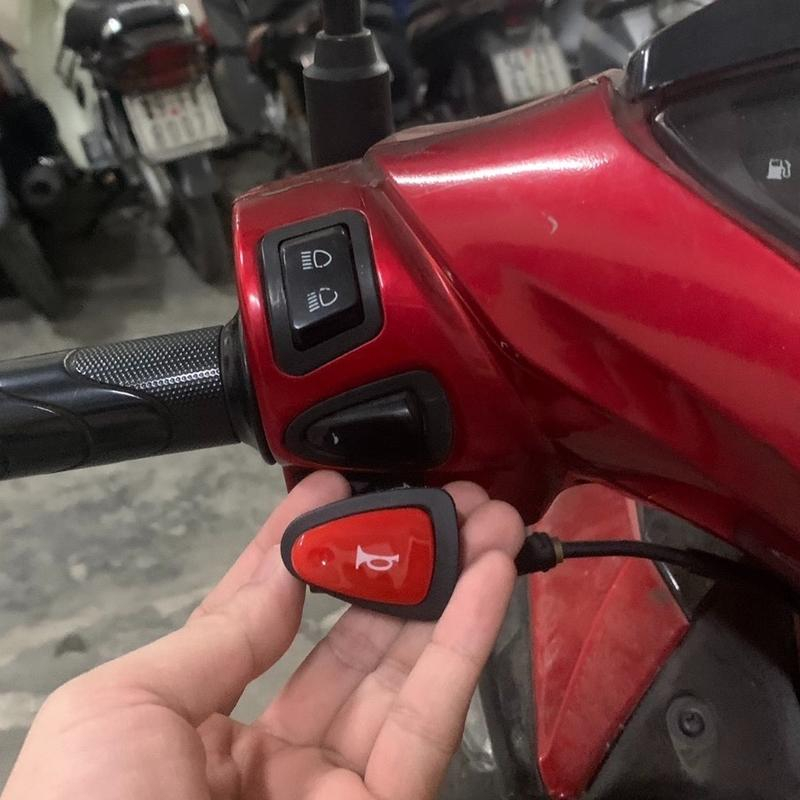 Công tắc kèn còi xe máy phiên bản màu đỏ như zin cho các xe Honda WAVE VISION SH FUTURE