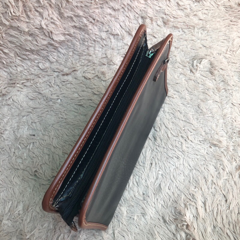 Túi ví chuẩn si. Túi ví qua sử dụng. Khách vui lòng xem hình nếu muốn biết thêm thông tin sản phẩm mời khách vô chat nhé