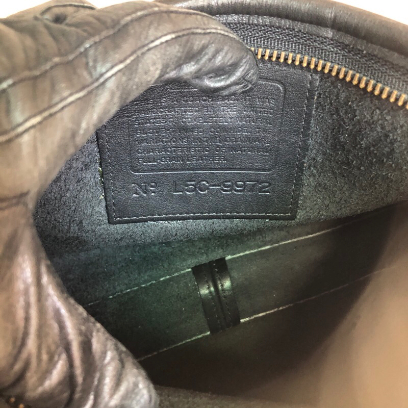 Túi ví chuẩn si. Túi ví qua sử dụng. Khách vui lòng xem hình nếu muốn biết thêm thông tin sản phẩm mời khách vô chat nhé