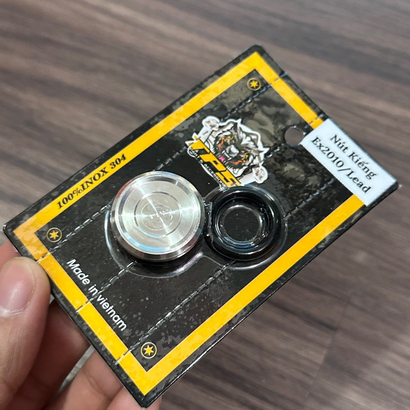 Nút Đậy Chân Kính Xe Exciter 2006->2010 INOX 304 TPS