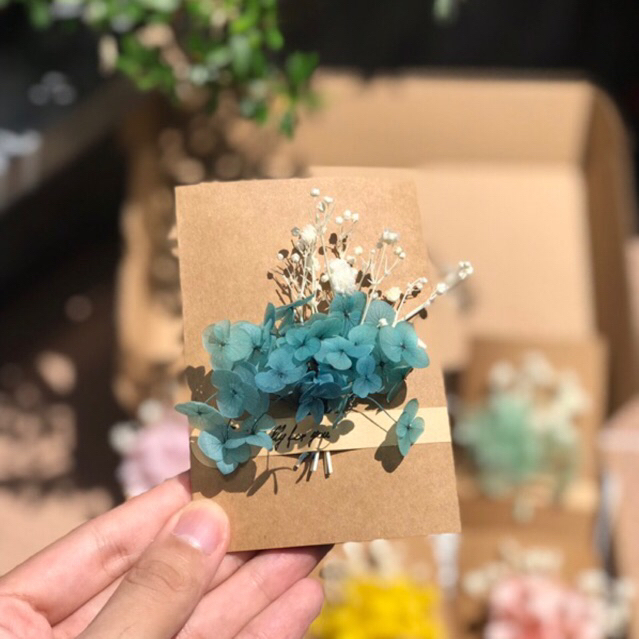 Thiệp hoa khô trắng,kraft làm quà tặng handmade by Mihalen