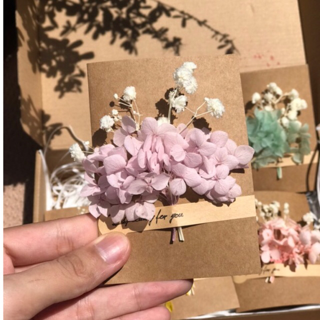 Thiệp hoa khô trắng,kraft làm quà tặng handmade by Mihalen
