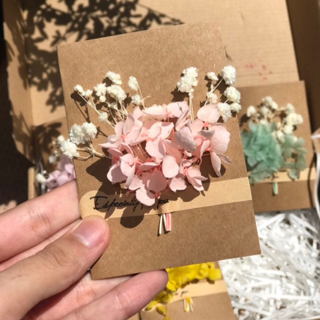 Thiệp hoa khô trắng,kraft làm quà tặng handmade by Mihalen