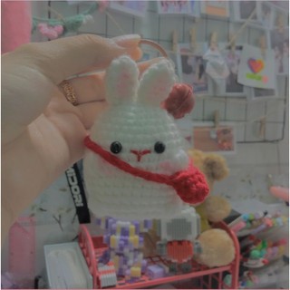 Móc khoá bé thỏ đeo túi len handmade