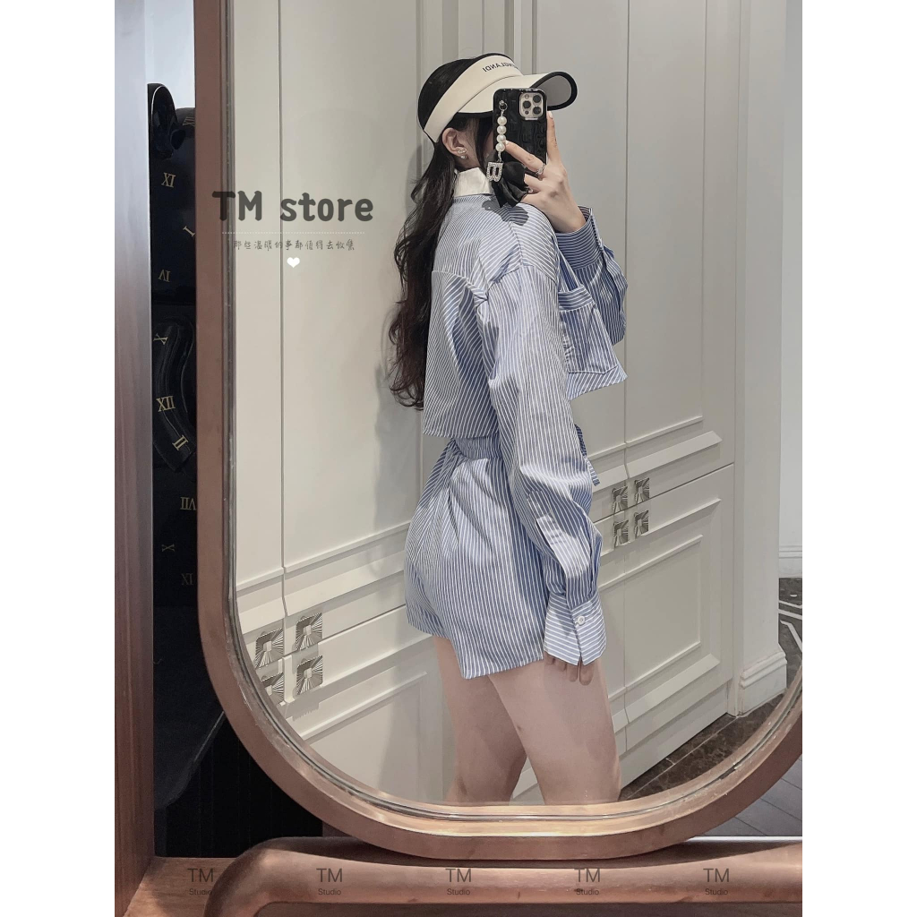 Sét kẻ xanh áo sơ mi cổ bẻ croptop dài tay + quần sooc cạp chun