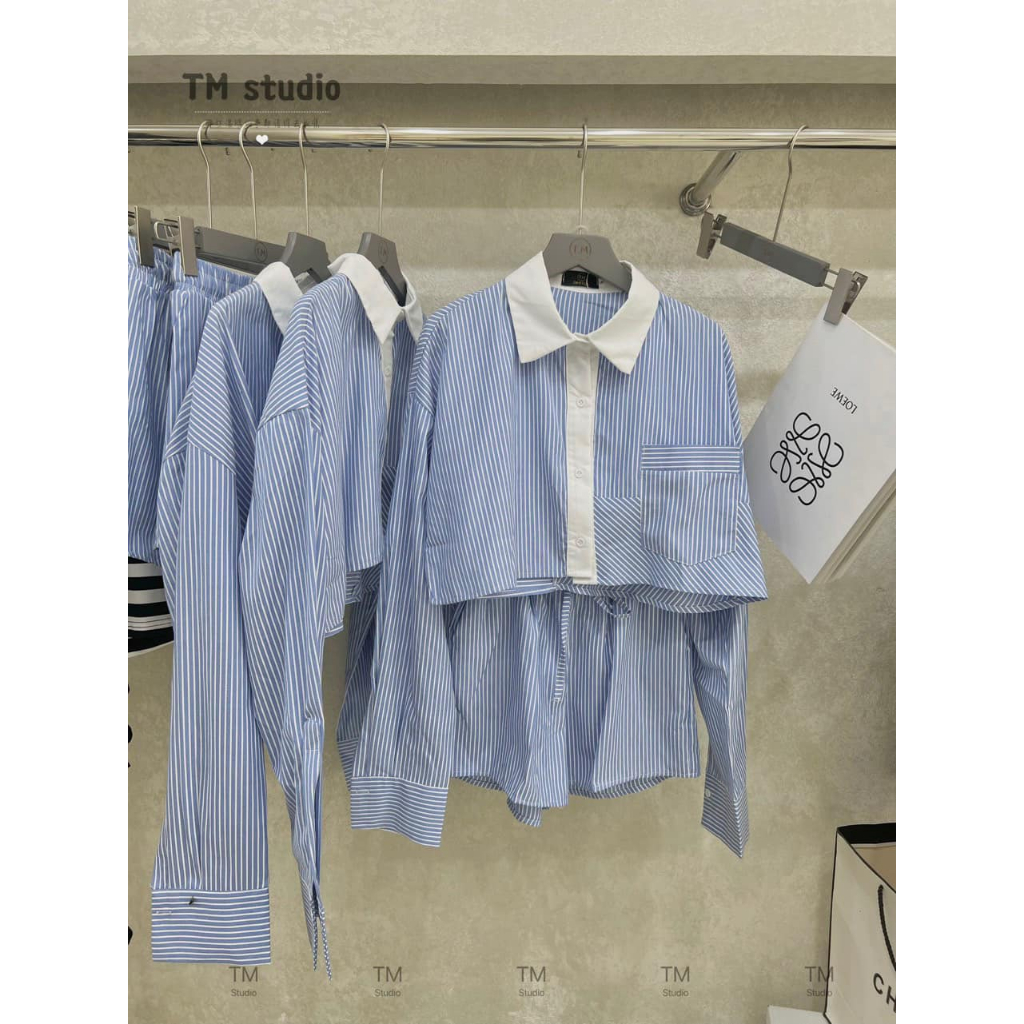 Sét kẻ xanh áo sơ mi cổ bẻ croptop dài tay + quần sooc cạp chun