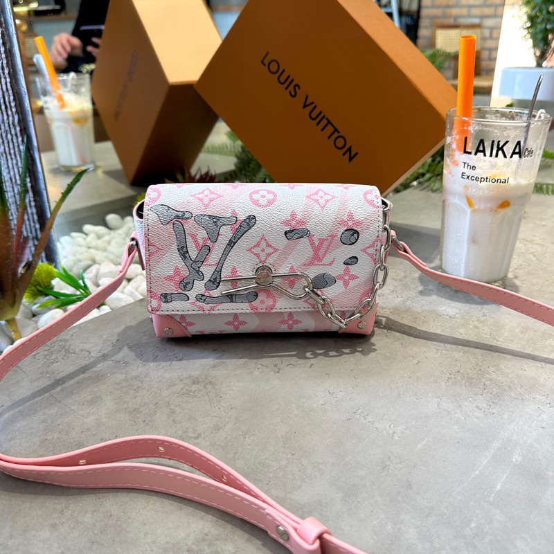 Túi đeo chéo lv truck hồng nam - nữ hàng super sale fullbox